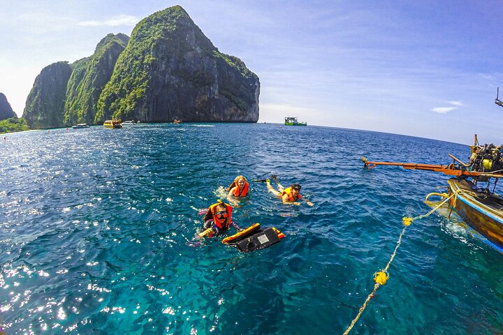 Best of Phi Phi Island Adventure Day Tour with Lunch from Phuket