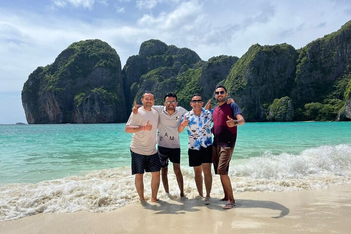 Best of Phi Phi Island Adventure Day Tour with Lunch from Phuket