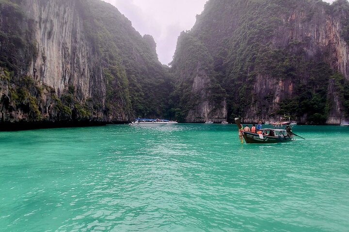 Best of Phi Phi Island Adventure Day Tour with Lunch from Phuket