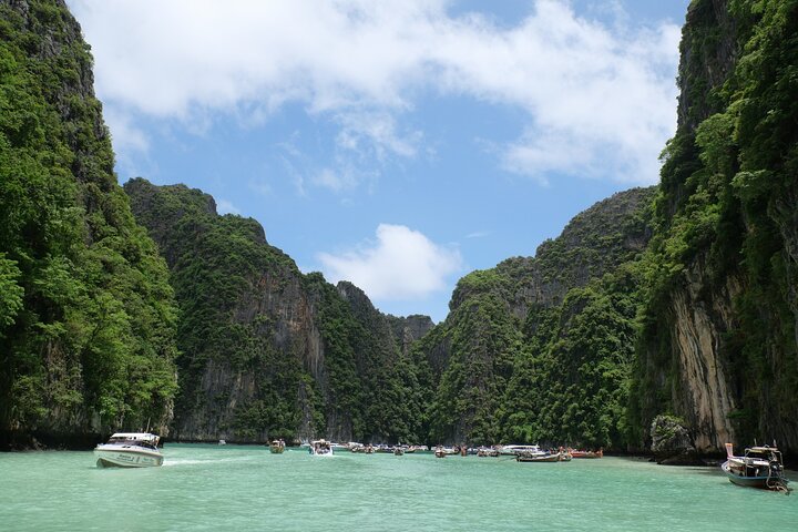 Best of Phi Phi Island Adventure Day Tour with Lunch from Phuket