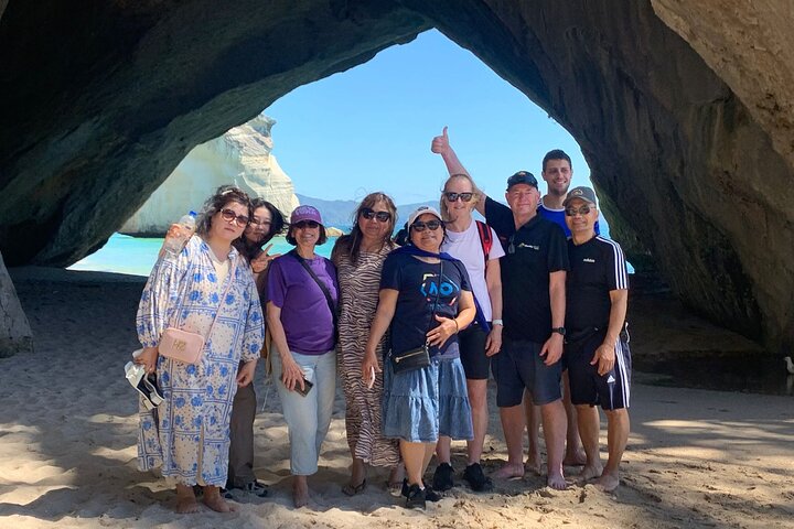 Cathedral Cove & Hot Water Beach Small-Group Tour with Lunch