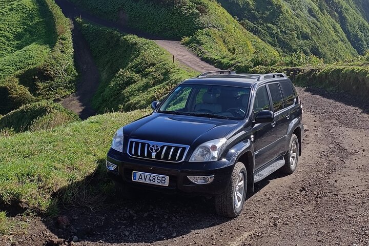 Jeep Tour Full Day Sete Cidades & Lagoa do Fogo with lunch and drinks included.