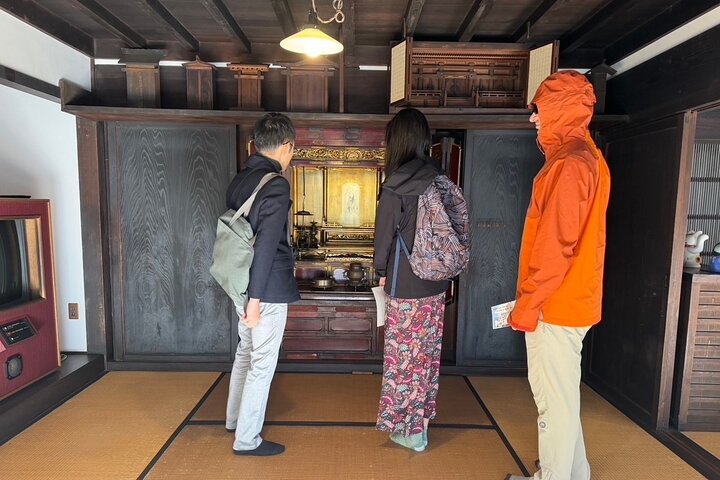 Private Pottery Road Walking Tour in Tokoname