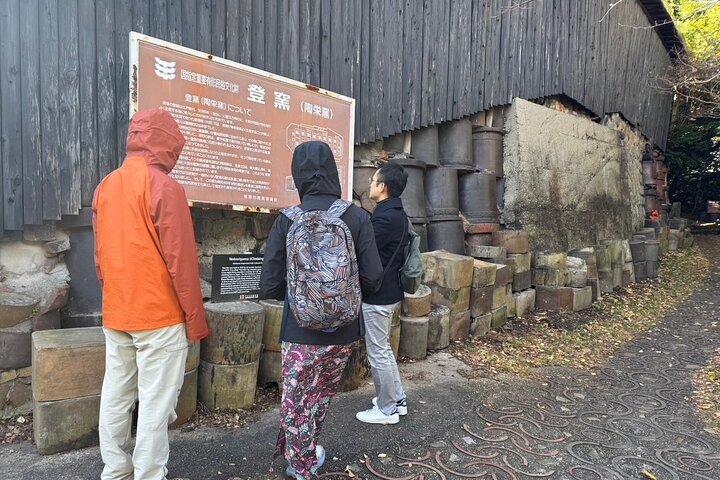 Private Pottery Road Walking Tour in Tokoname