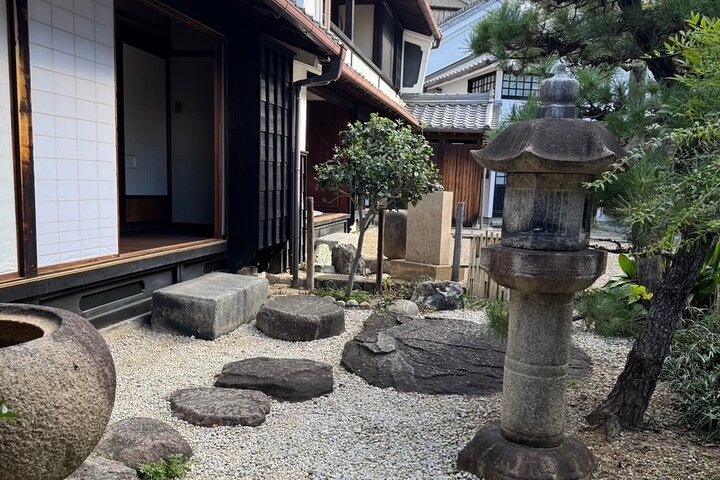 Private Pottery Road Walking Tour in Tokoname