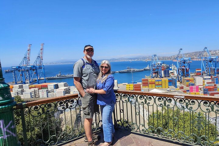 Santiago: Valparaiso, Viña del Mar & Casablanca Wine Tour