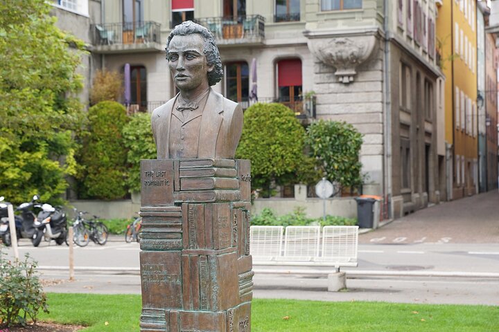 Immerse in Vevey: Lakeside Charm, History & Culinary Experiences