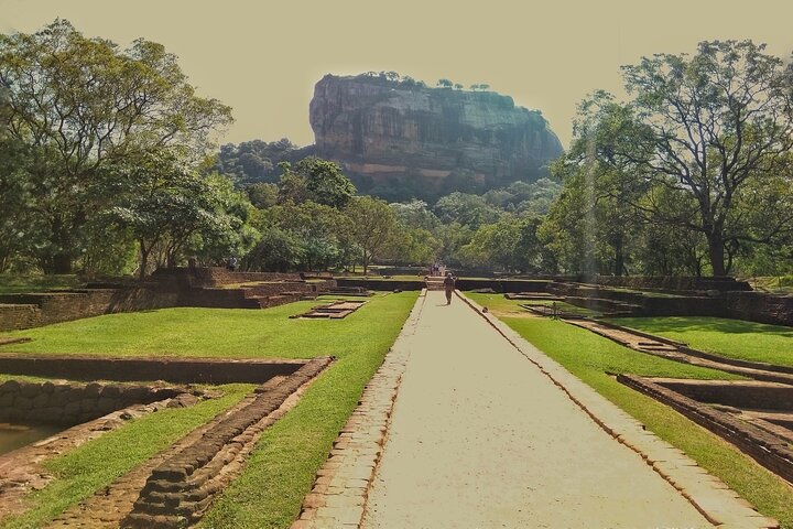 Sigiriya, Kandy to Ella TRain Ride plus Up Country TEA[B&B Basis]
