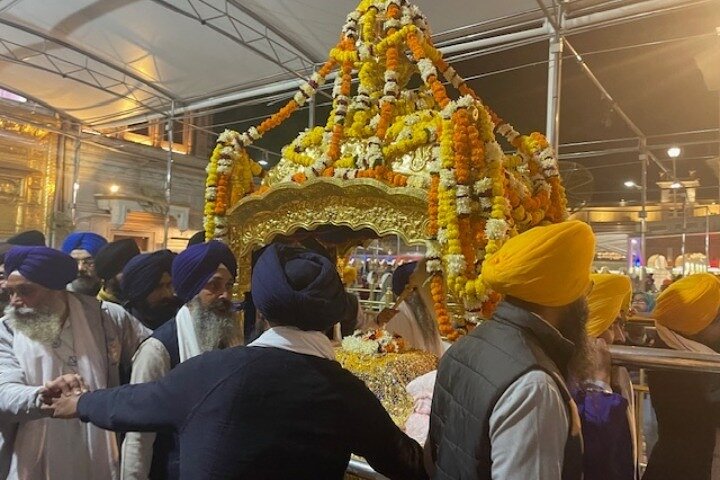 Golden Temple Night Ceremony and Light Visit Tour with Pick-Drop