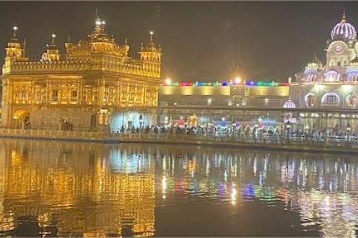 Golden Temple Night Ceremony and Light Visit Tour with Pick-Drop