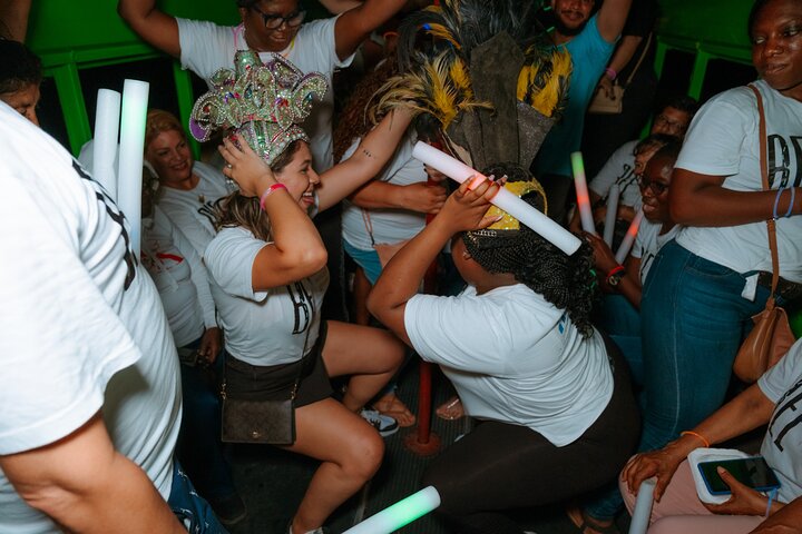 Aruba Nightlife Party Bus with Unlimited Drinks & DJ on Road Jam