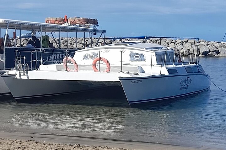 Catamaran private charter