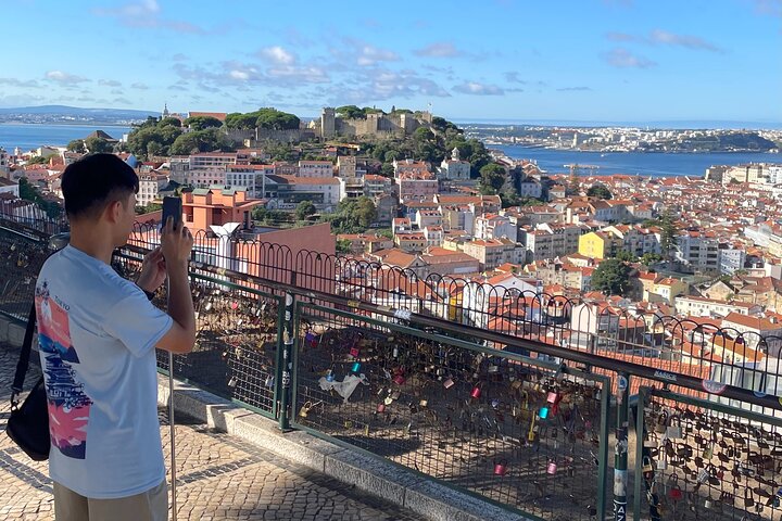 Lisbon Highlights by Van - Half Day Private Tour