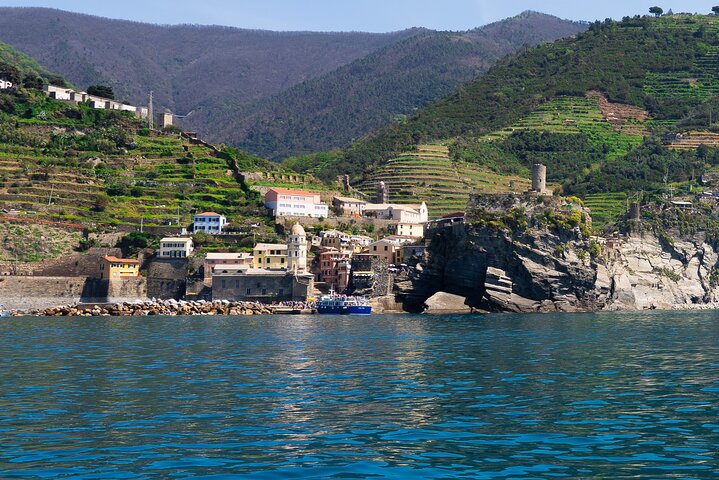 La Spezia: Cinque Terre Tour with Lunch on Board 8 hours