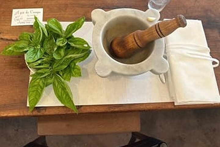 Cinque Terre: Authentic Pesto Cooking Class & Wine in Manarola