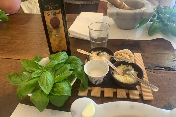 Cinque Terre: Authentic Pesto Cooking Class & Wine in Manarola