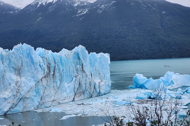 Perito Moreno Glacier with Navigation from El Calafate