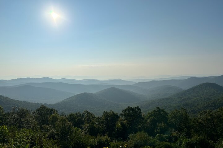 Blue Ridge Parkway and Waterfall Hiking Tour from Asheville