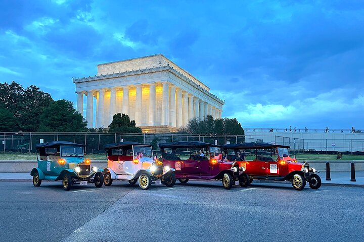 Group/Private Washington D.C Moonlight Tour in Luxury Vintage Car