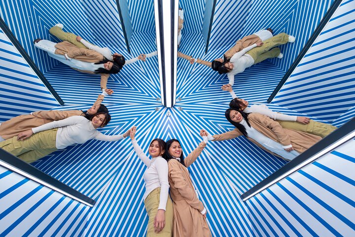 Museum of Illusions Montreal - 70+ Illusions to Explore