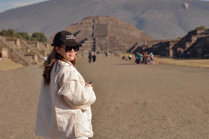 Teotihuacan pyramids morning or afternoon without tourist traps