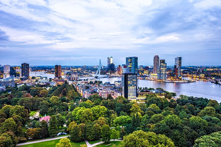 Amsterdam: AMS Airport Private Transfer ⇄ Amsterdam/Rotterdam