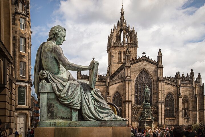 Edinburgh Castle and Royal Mile Walking Tour - Ticket Included
