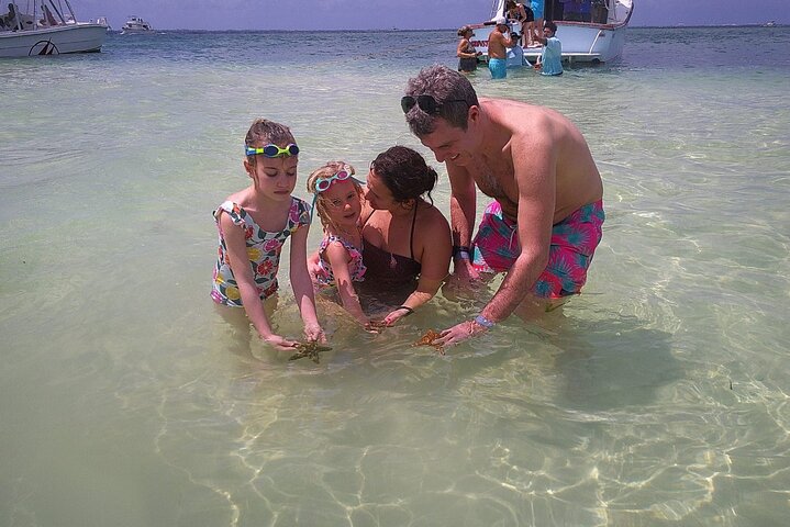 Stingray City, Star fish Point and Snorkeling Private Boat Tour