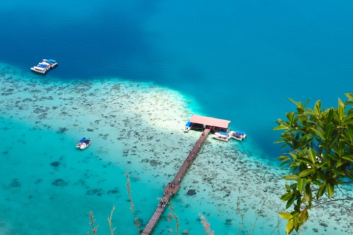 Hike and Dive in Bohey Islands with Local Lunch
