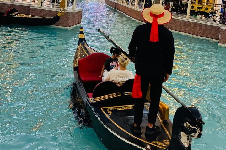 Doha Tour with Gondola Ride at Villaggio Mall
