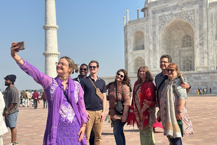 Delhi to Agra and Taj Mahal Private Day Trip by Express Train with Lunch