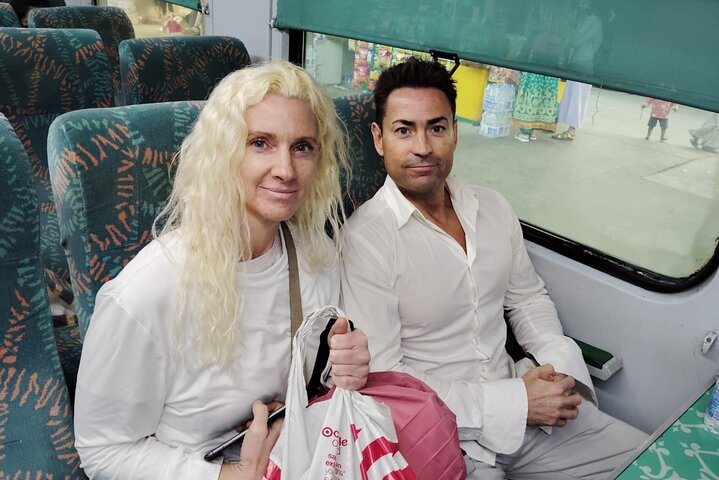 Delhi to Agra and Taj Mahal Private Day Trip by Express Train with Lunch