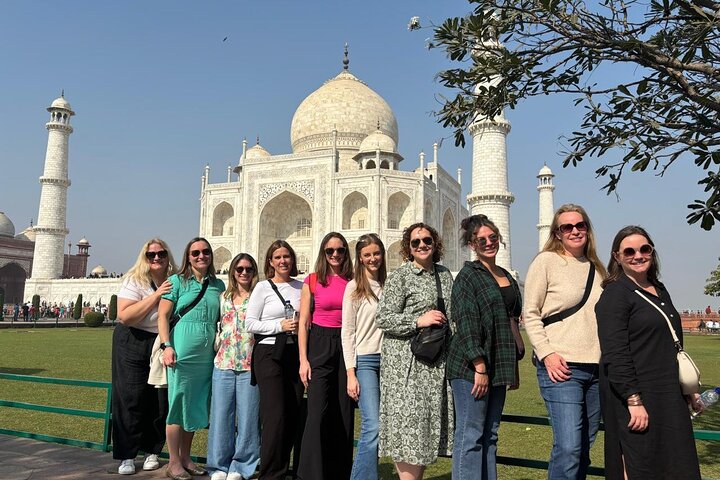 Delhi to Agra and Taj Mahal Private Day Trip by Express Train with Lunch