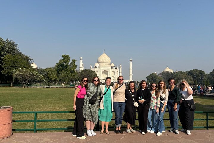 Delhi to Agra and Taj Mahal Private Day Trip by Express Train with Lunch