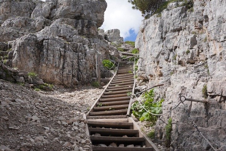 Scale and Visit the Trenches of the Great Wars with 360 Views