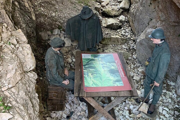 Scale and Visit the Trenches of the Great Wars with 360 Views
