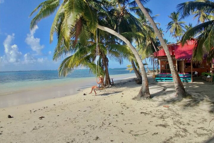 San Blas Islands 4D/3N Trip with Holandeses Cays & Boat Tour