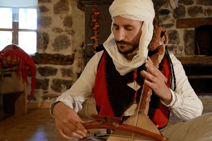 Albanian Night Show: Traditional Music, Dance & Dinner in Tirana