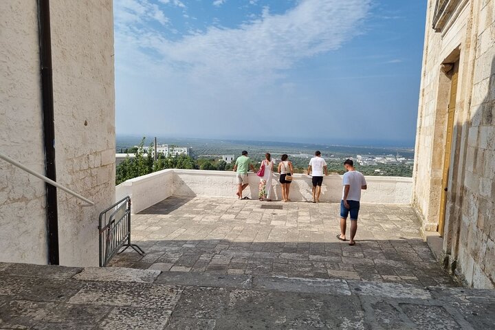 Tour : Alberobello, Ostuni, Locorotondo : Local Guide & Lunch