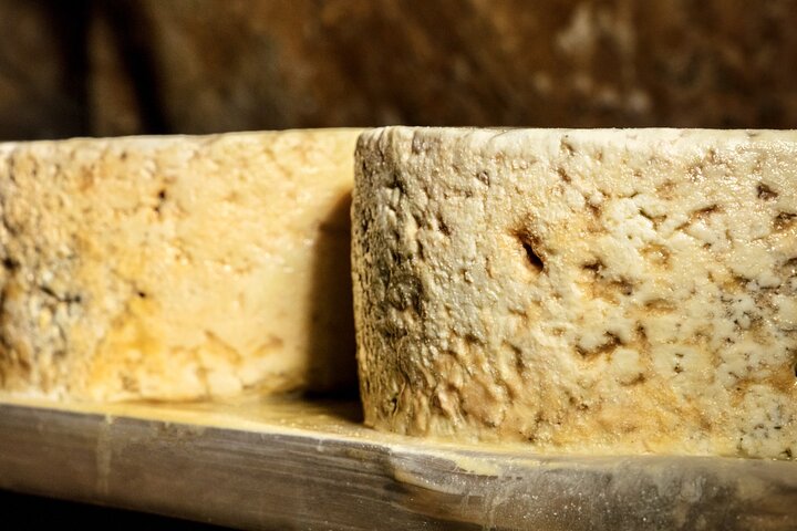 Picos de Europa : Bunnes with funicular and Cabrales cheese cave