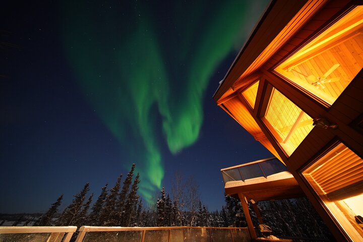 Yellowknife: Aurora Chasing + Aurora Lodge