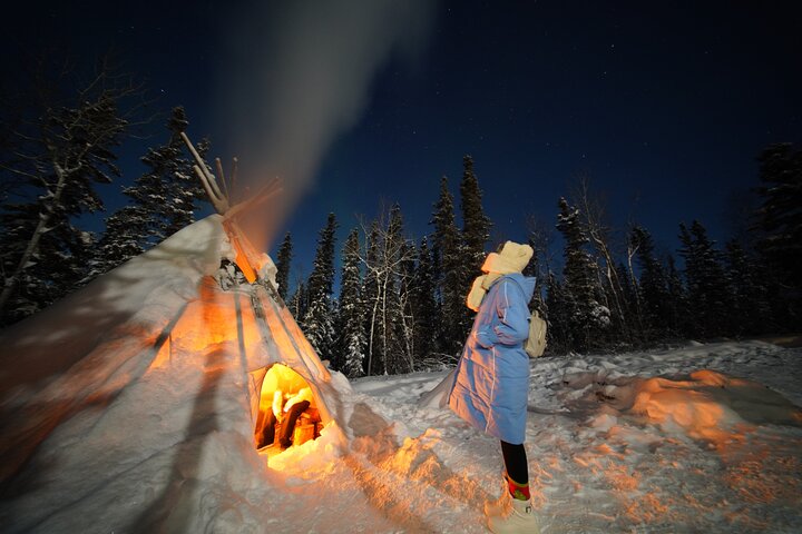 Yellowknife: Aurora Chasing + Aurora Lodge