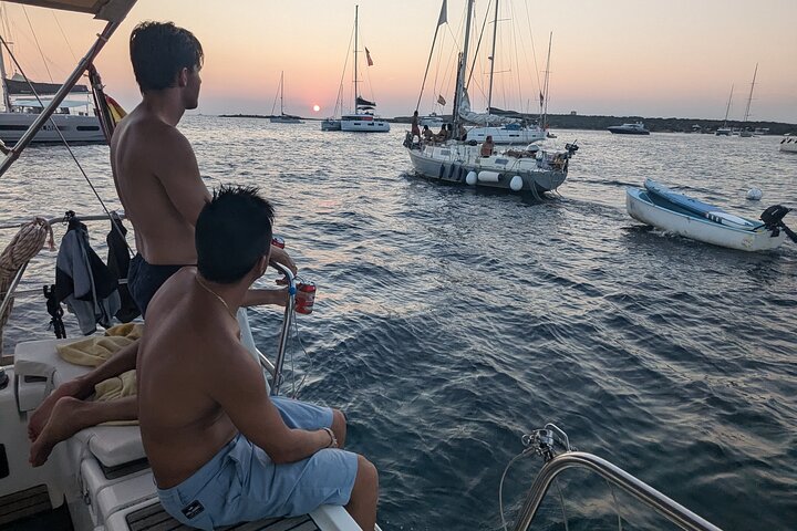 VALENCIA : Full day 7h sailing, sun and Mediterranean relaxation