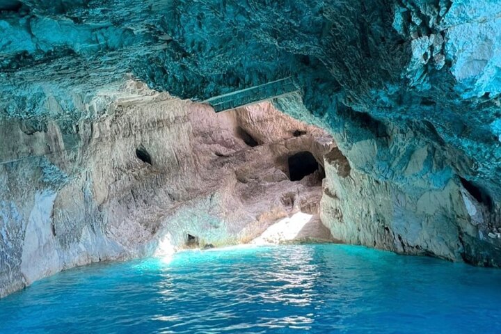Zakynthos Shipwreck Beach with Blue Caves Land and Sea Tour
