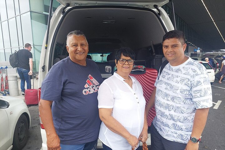 Private Airport Transfers:Cape Town Airport | 4-13 Seater Minibus