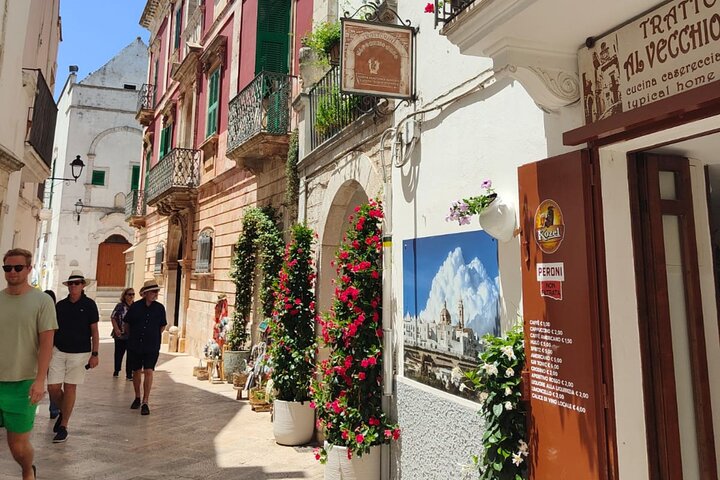 Tour : Alberobello, Ostuni, Locorotondo : Local Guide & Lunch