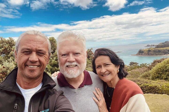 Auckland: Waiheke Island Wine Tour + Tastings & Beachfront Lunch