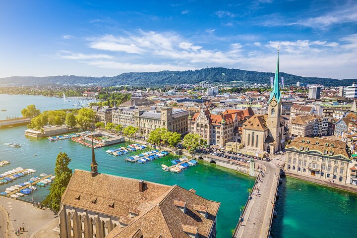Private direct transfer in the Alps from St. Moritz to Zurich