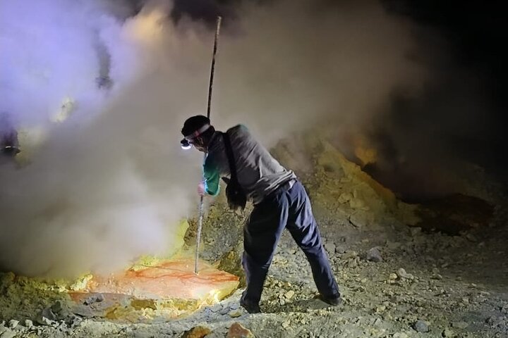From Banyuwangi or Bali Sunrise Ijen Vulcano Hiking All Inclusive