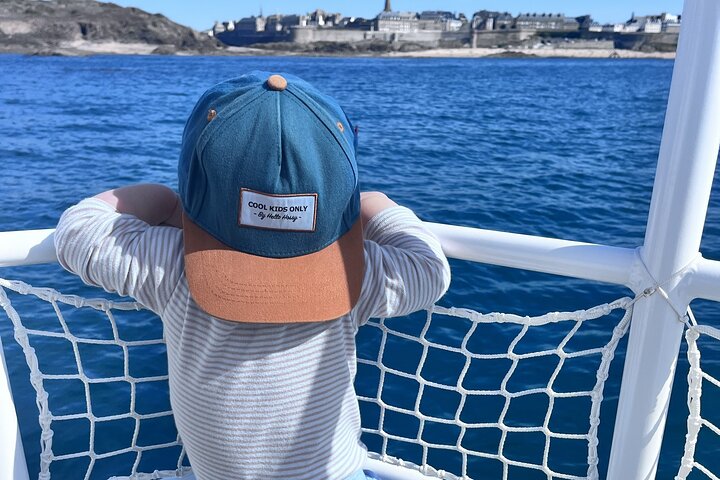 One hour boat trip with a local (Commented FR & EN)